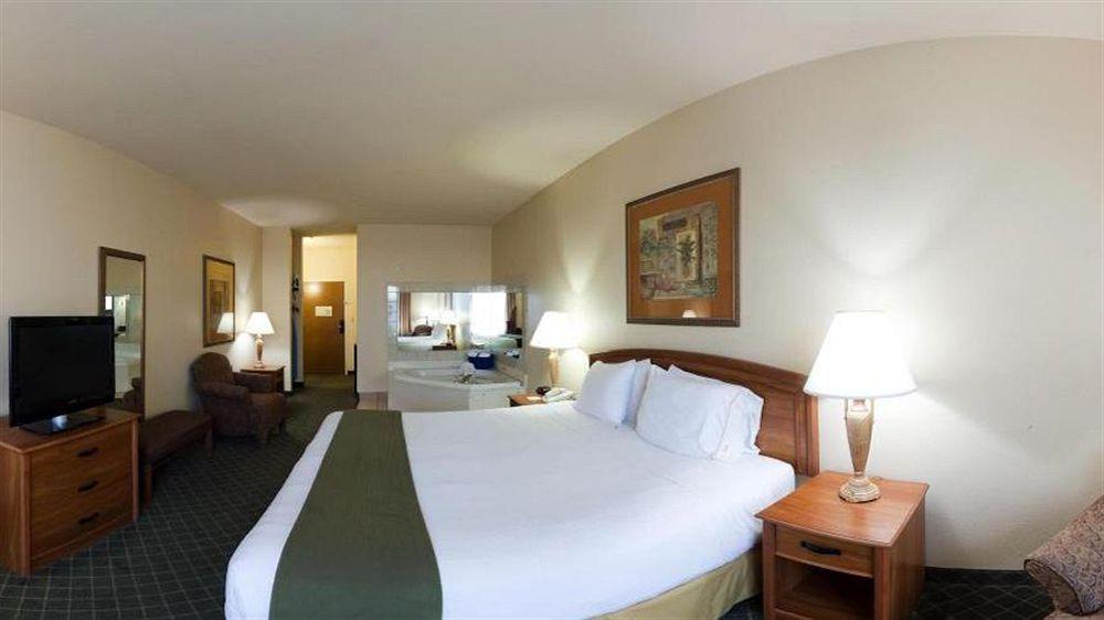 Express And By Ihg Hotel Bastrop